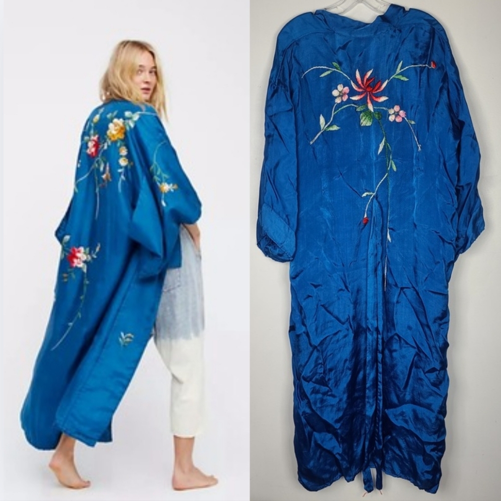 Vintage 1970s Blue Silky Floral Embroidered Open Front Kimono Robe OSFM